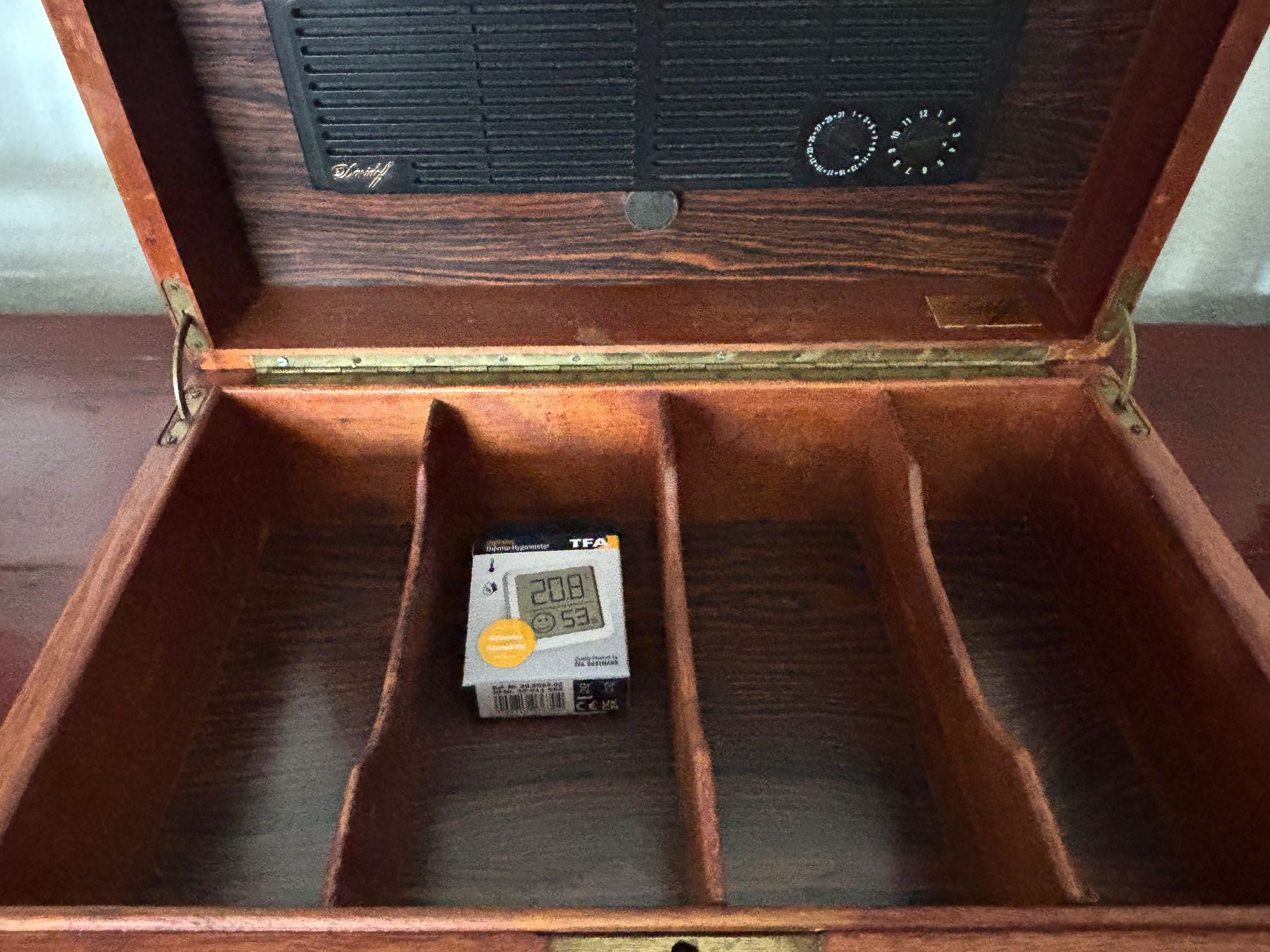 Davidoff Humidificateurs: DAVIDOFF HUMIDOR / AB: 1 FRANKEN – D'occasion à Baden par hg8613 2