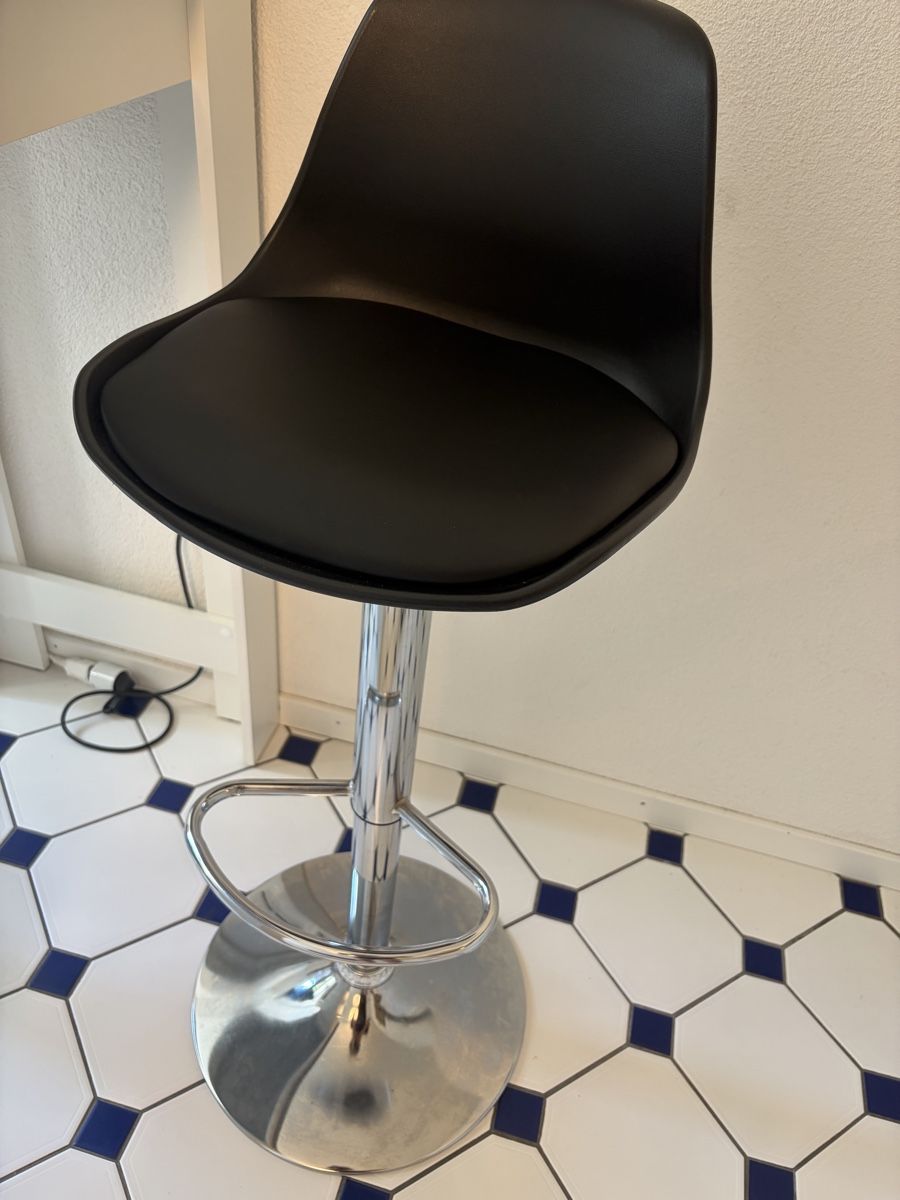 Tables: Stehtisch mit 2 Barhockern – D'occasion à Zürich par ale_mjb2 4