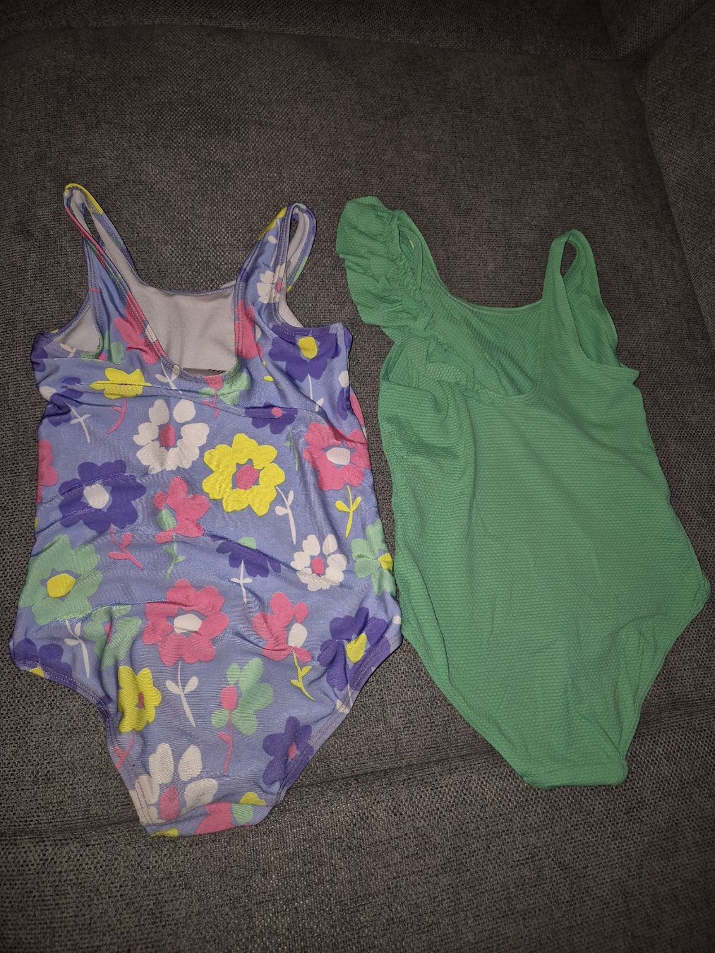 H&M Costumi da bagno & Bikini: Badeanzug 2xStück Grösse 110/116 – Usato da Altendorf venduto da caj_hry2 3