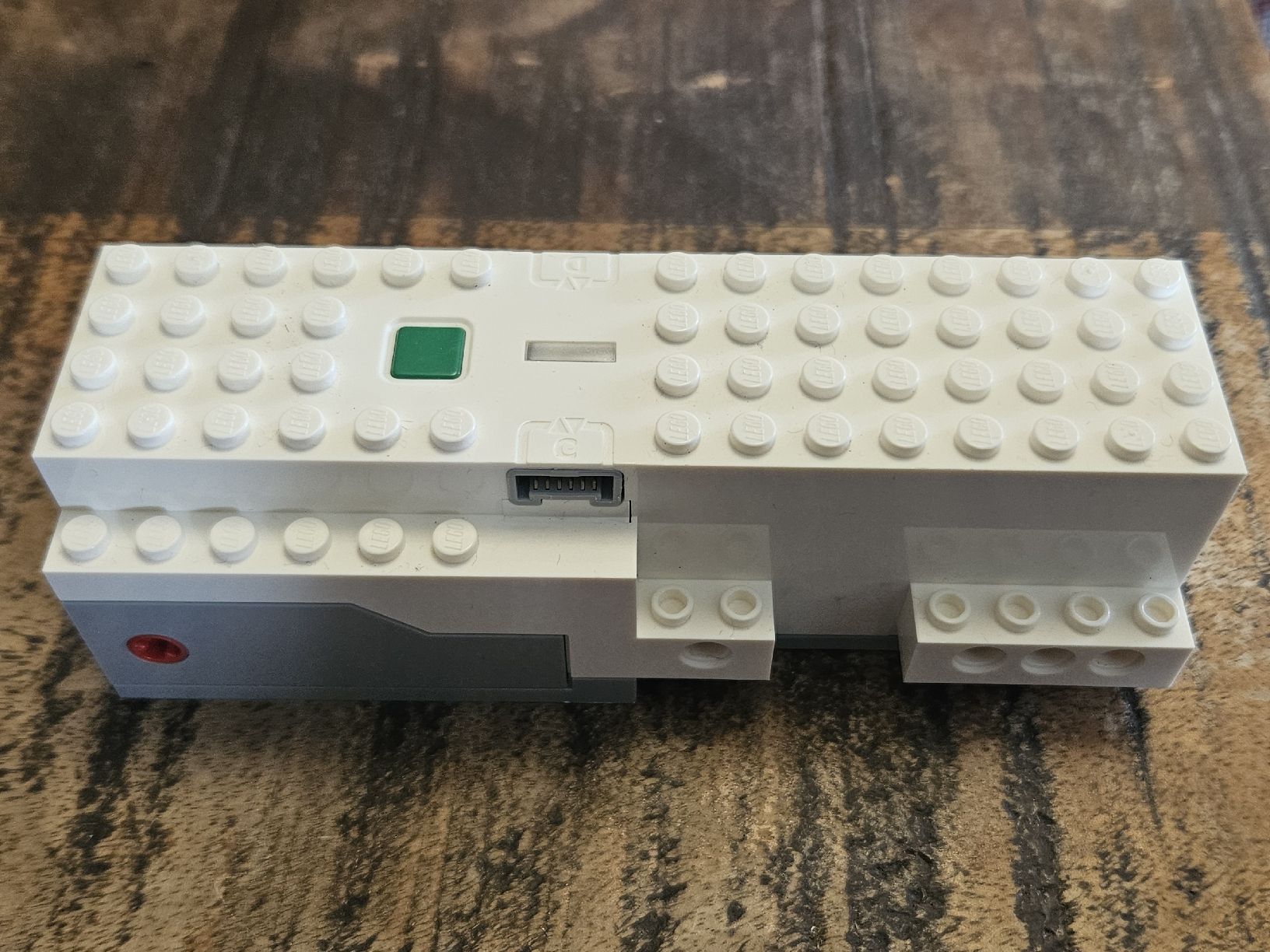 Lego Kit di costruzioni: lego White Boost Lpf2 Hub Motor No. 1 bb0894c01 – Usato da Confignon venduto da Ecrofigs 1