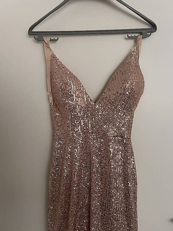 Robes: Vestito con brillantini – Neuf avec emballage d'origine à Tenero par loa_7m8d