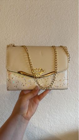 Elegante Abendtasche mit Glitzer und Goldkette