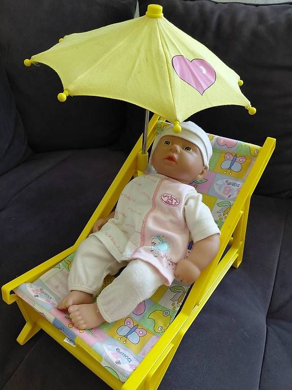 Poupées: Puppe mit Liegestuhl – D'occasion à Schaffhausen par Sommerwind67