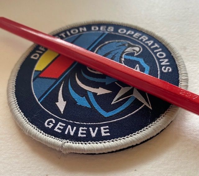Plaquettes & Badges: Police Cantonale Genève-Direction des Opérations – D'occasion à Le Châtelard-près-Romont par