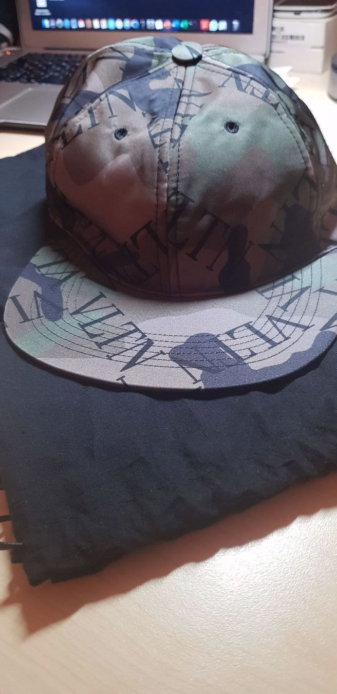 Copricapi, berretti & cappellini: Valentino VLTN Camouflage Baseball Cap – Nuovo e nell'imballaggio originale da Wettingen venduto da mvilen 3