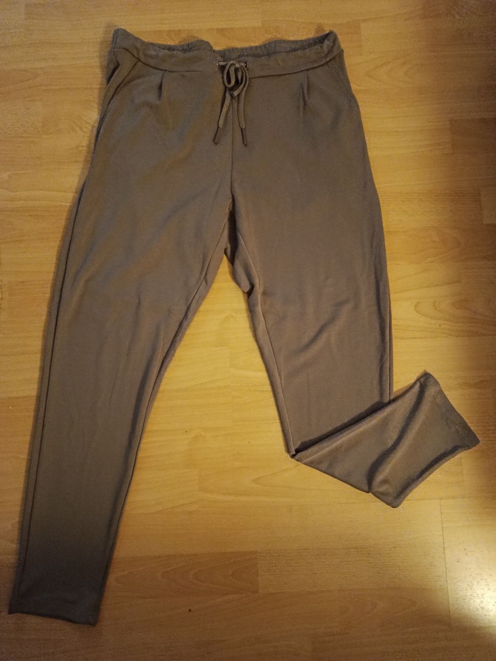 Pantaloni: Sweathose Grösse XXL, beige – Usato da Basel venduto da Clay66