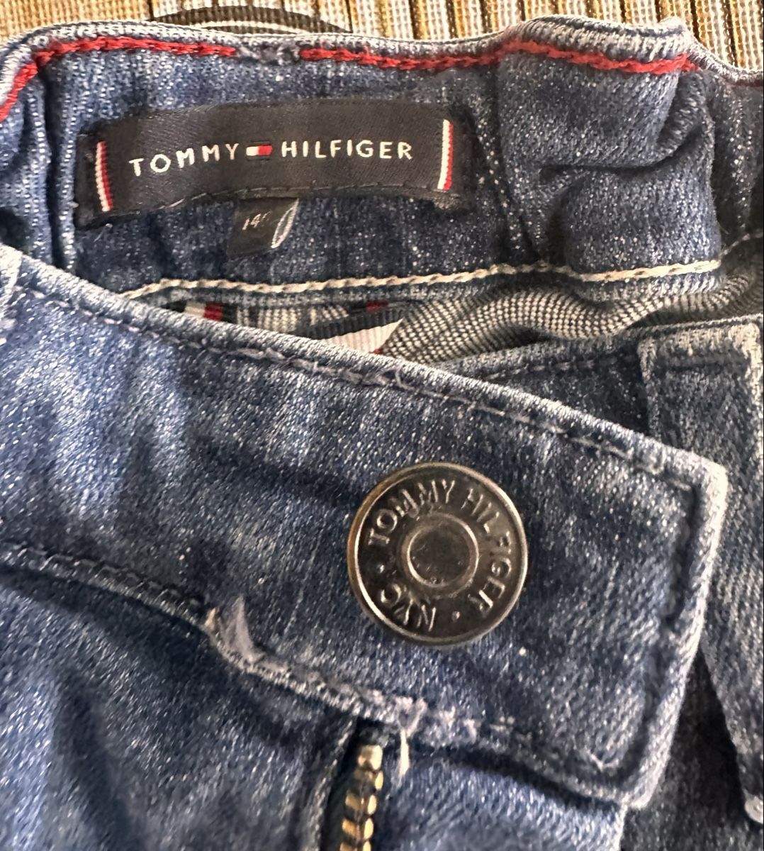 Tommy Hilfiger Hosen: Short Tommy Hilfiger garçon, taille 140 – Gebraucht aus Grône von Amte73