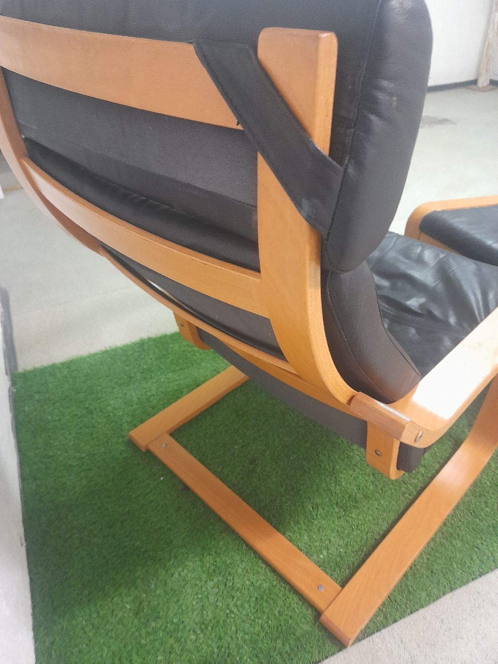 Ikea Fauteuils: IKEA Leder POÄNG Sessel und Hocker – D'occasion à Glattbrugg par B_B 3