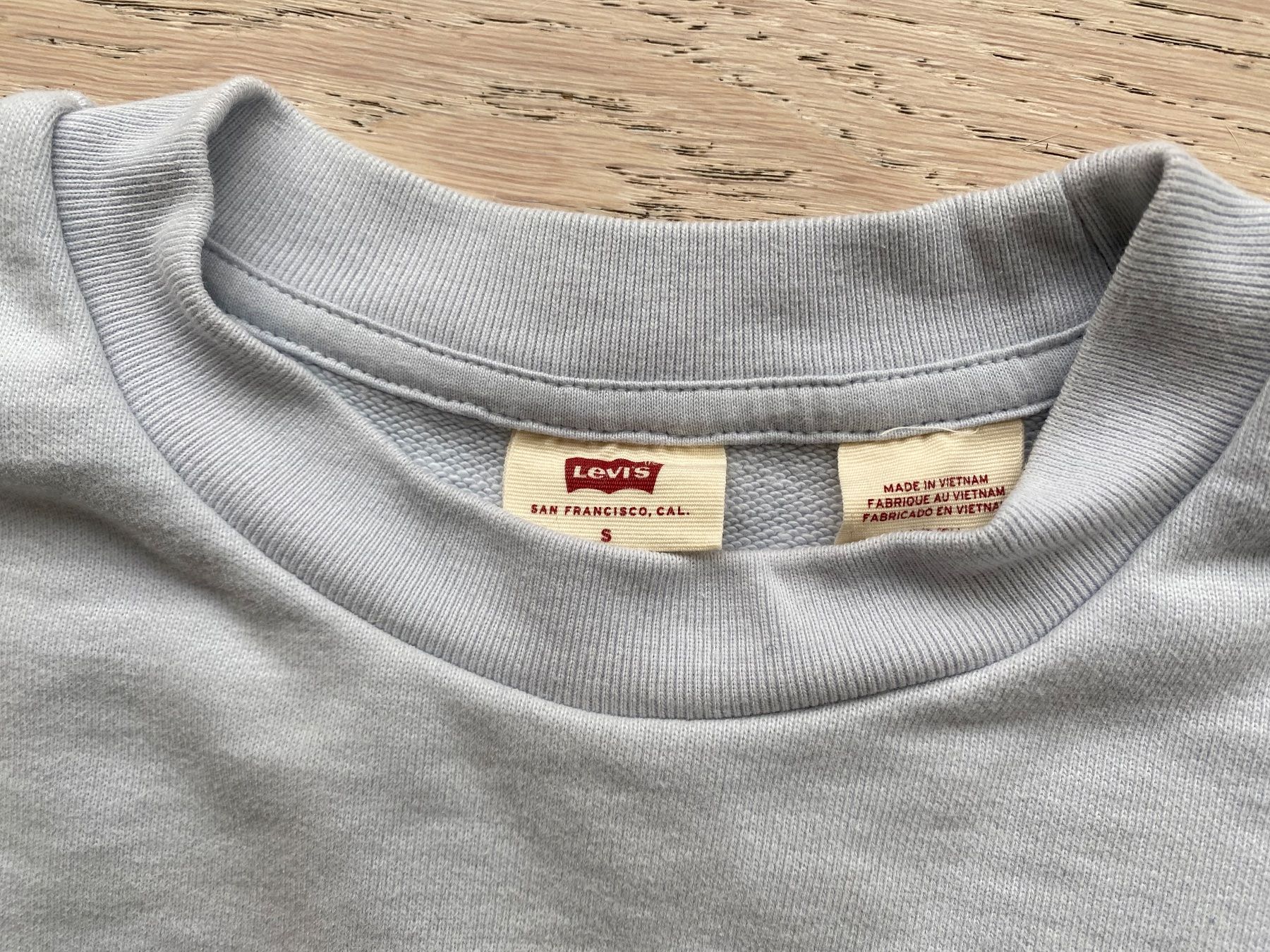Kleiderpakete & -sets: Zwei Sweatshirts von LEVI'S, Gr. S – Gebraucht aus Anières von elenafred 1