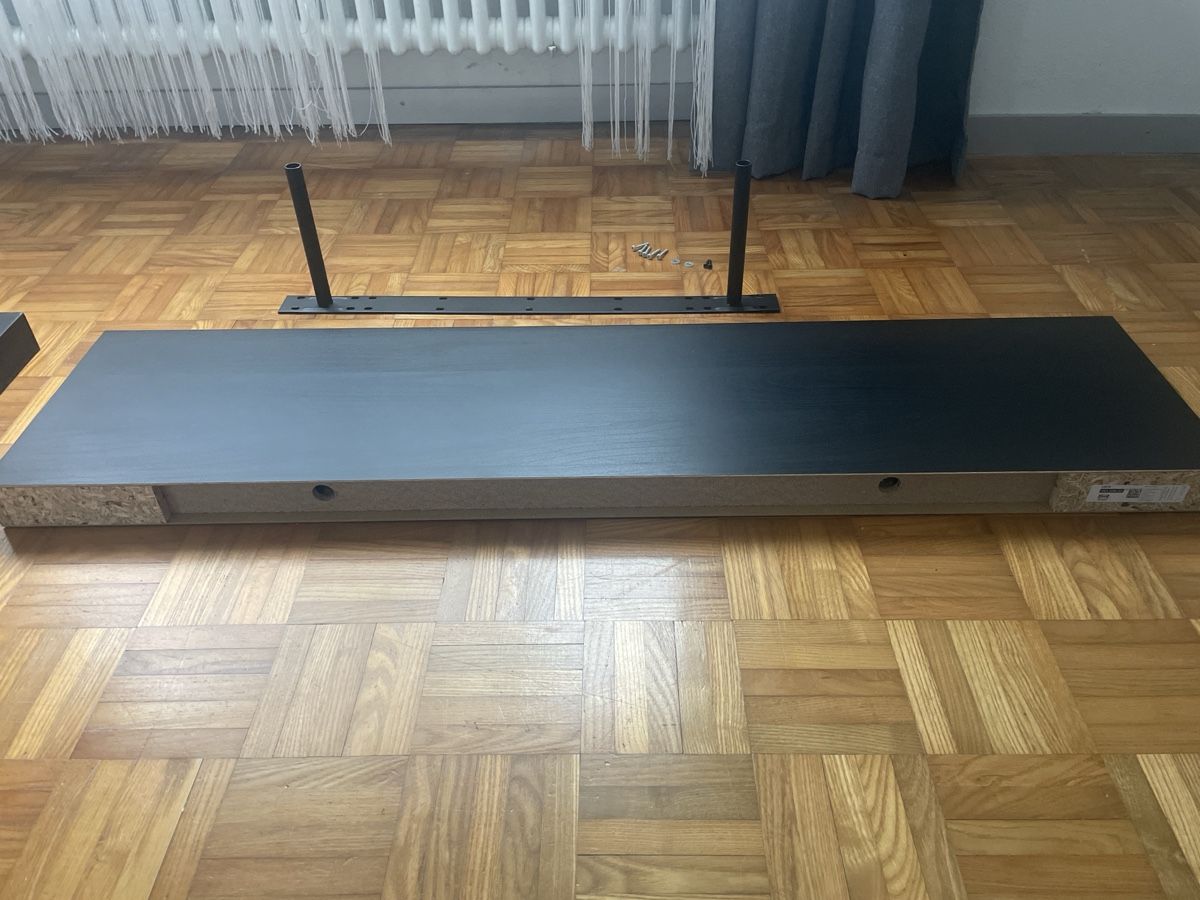 Scaffali: Zwei schwarze Wandregale – Usato da Holderbank AG venduto da Hallo104 7