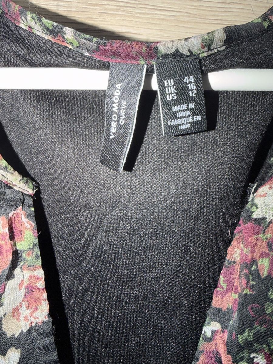Vero Moda Kleider: Vero Moda Curve Kleid, Gr. 44, Blumenmuster – Neu (gemäss Beschreibung) aus Au ZH von FMRF 1
