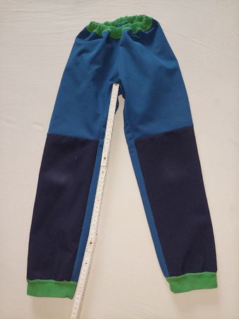 Coole Kinderhose, Gr. 116, ideal für in den Wald!