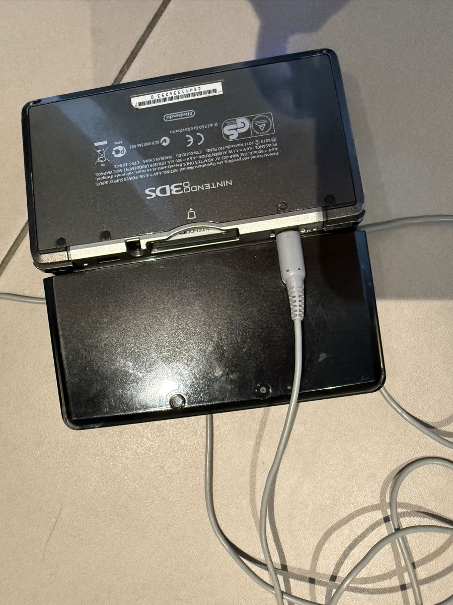 Nintendo Spiele: Nintendo 3DS mit Kabel und Game – Gebraucht aus Wabern von MLPYAQ1027 2