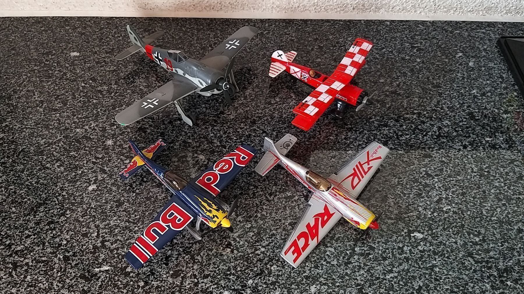 Kit di modellismo & Modellini statici: 11 Flugzeugmodelle diverse Massstäbe – Nuovo (secondo la descrizione) da Rotkreuz venduto da JustForSale 7