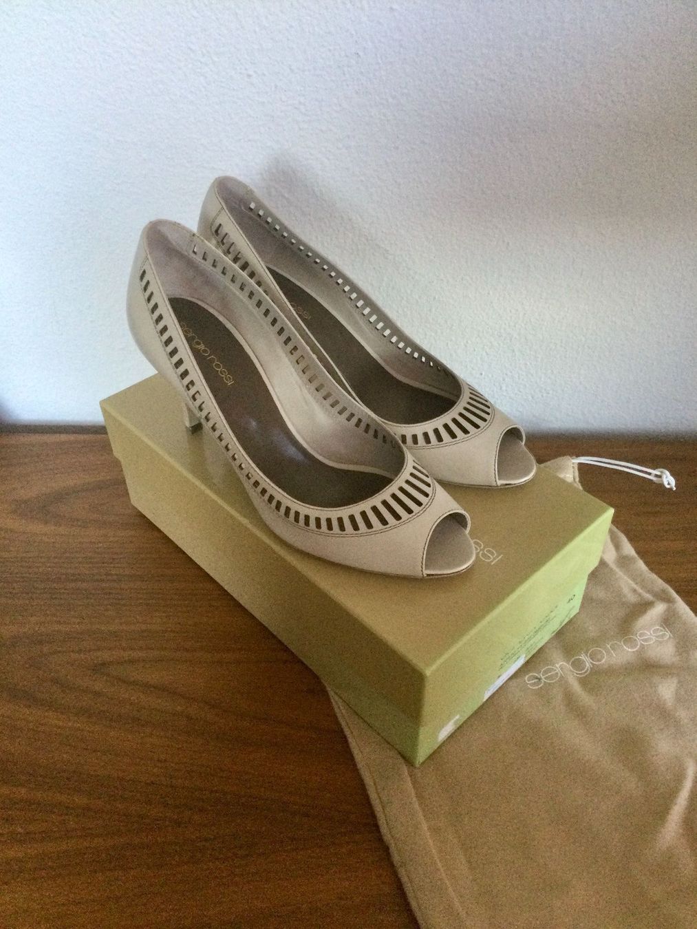 Sergio Rossi Scarpe da donna: Sergio Rossi Pumps Peep Toe ecru Neu 40 – Nuovo e nell'imballaggio originale da Stäfa venduto da loveforeverlove 1