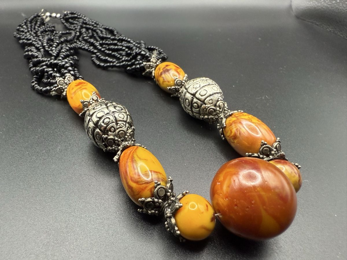 Catenine: Vintage Halskette orange und schwarz – Usato da Lamone venduto da LaCantinaMagica 1