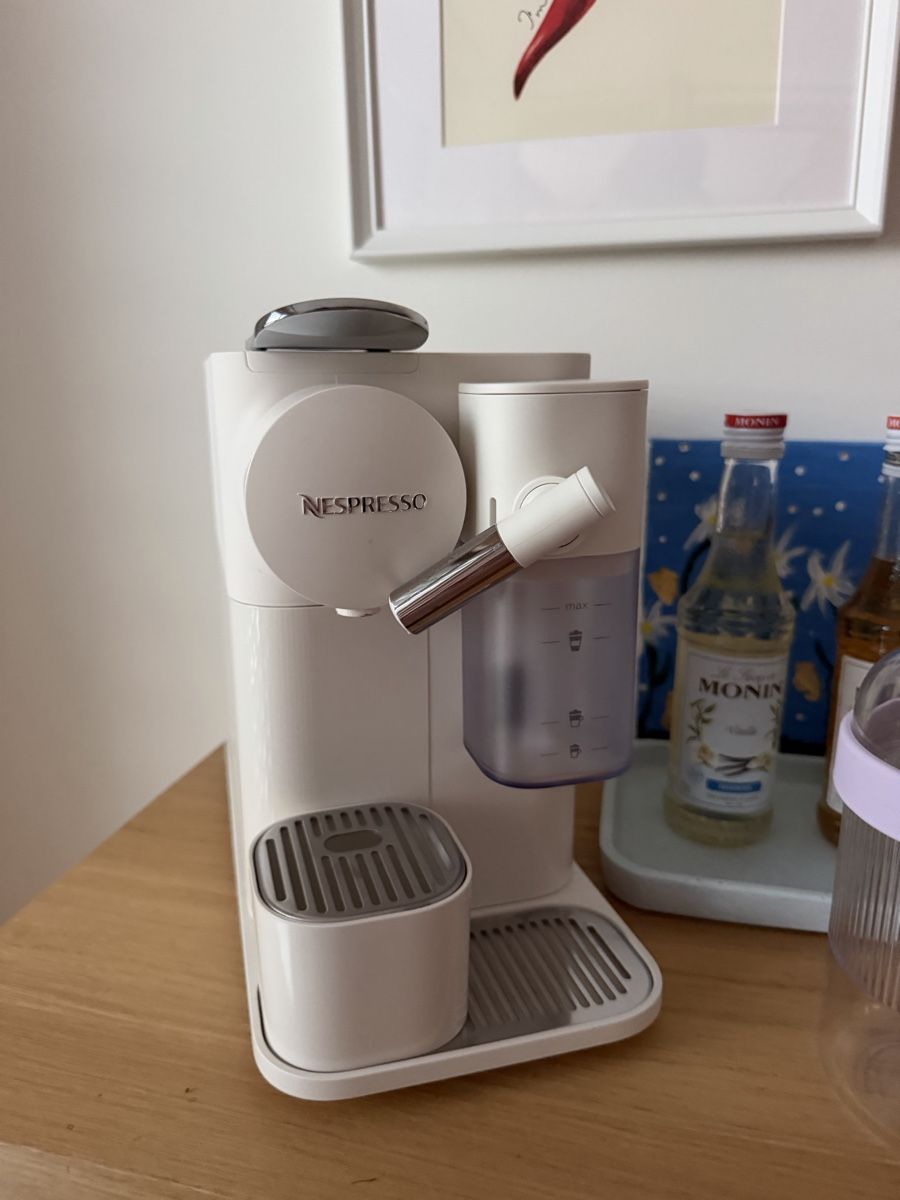 Nespresso Kaffeemaschinen & Espressomaschinen: NESPRESSO Lattissima One Porcelain White – Neu (gemäss Beschreibung) aus St. Gallen von lebenmitlea 1