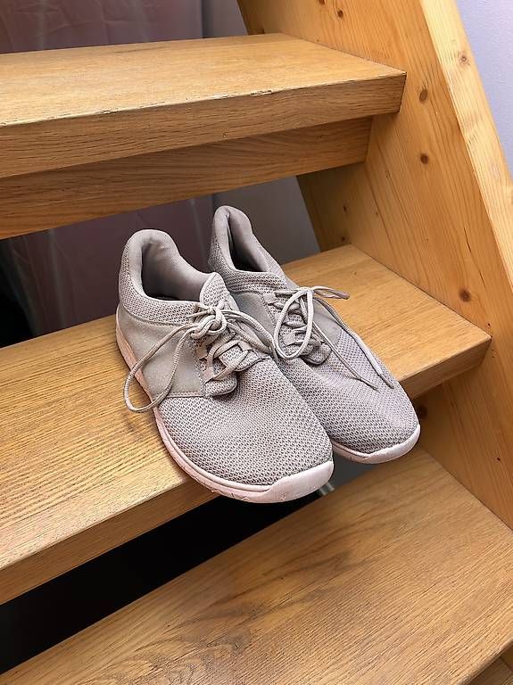 Scarpe da uomo: Sneakers Grau Grösse 43 – Usato da Luzern venduto da Sestito94