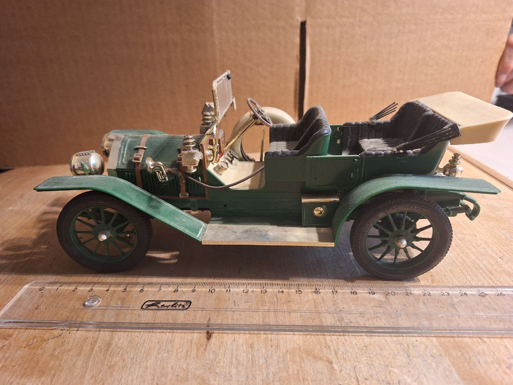 Modellautos: Modellauto Oldtimer grün mit Reserverad 32cm – Gebraucht aus Oftringen von isa_5cwl