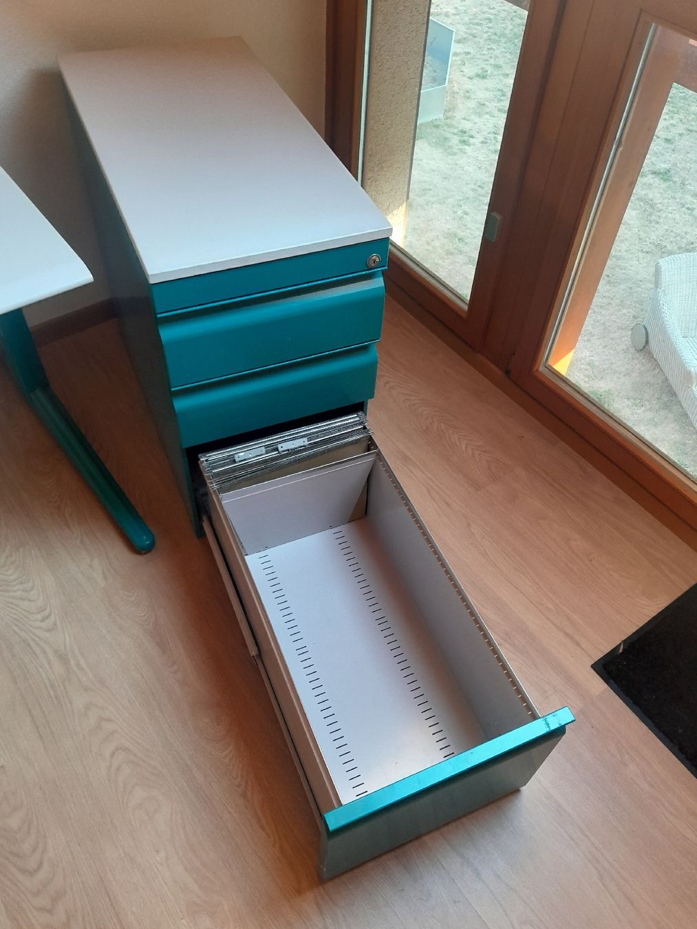 Bureaux: Schreibtisch mit Korpus – D'occasion à Inkwil par seebilick 4