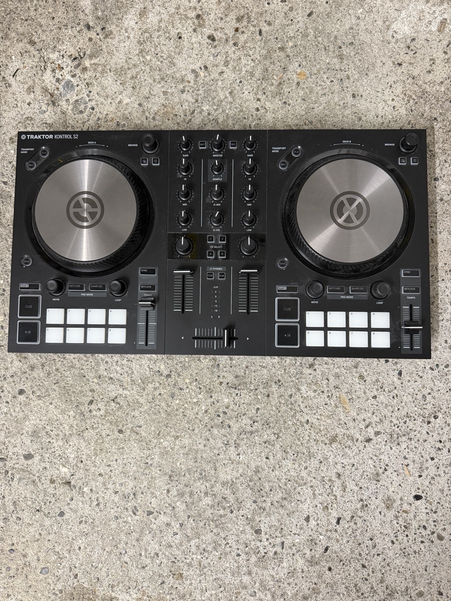 Traktor Mischpulte: DJ Controller Traktor Kontrol S2 MK3 mit Decksaver – Gebraucht aus Zürich von philipp_buehler