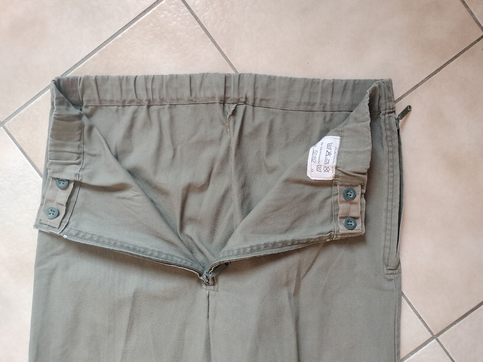 Schweizer Armee Uniformi: Stoffhose Armee Militär – Usato da Schwanden Sigrisw venduto da len_9yqg 2