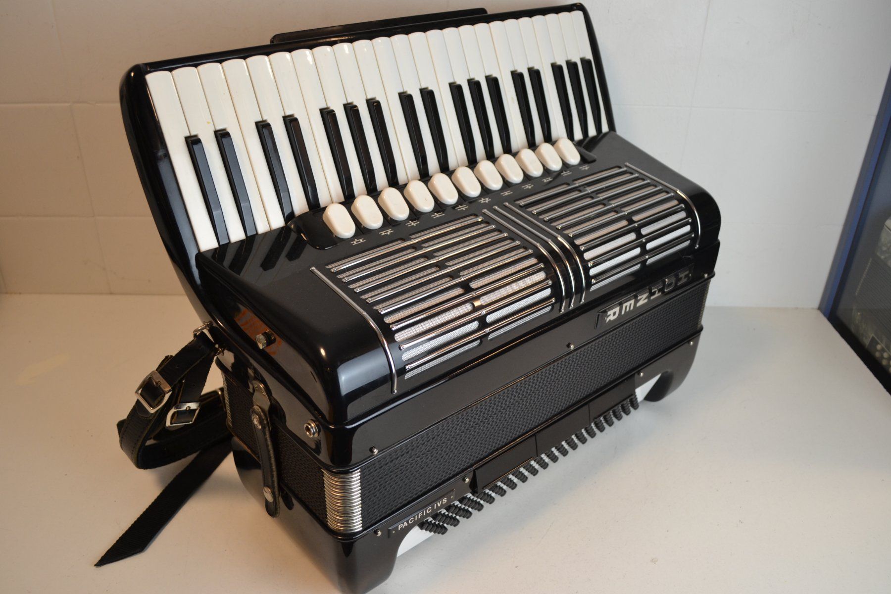 Hohner Musikinstrumente: Akkordeon chromatisch Hohner Pacific IV S – Gebraucht aus Zürich von baumusik 1