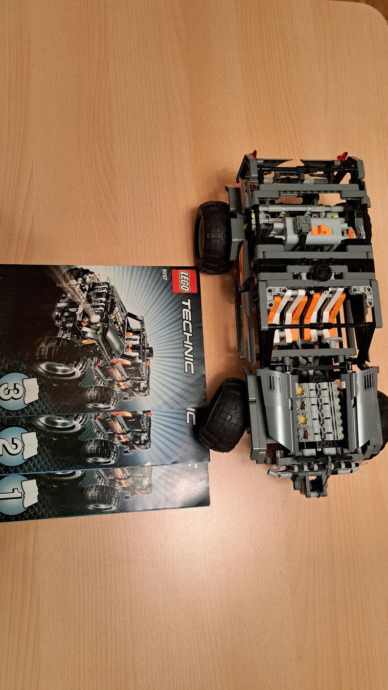 Lego Kit di costruzioni: LEGO TECHNIC 8297 – Usato da Basel venduto da vidra66