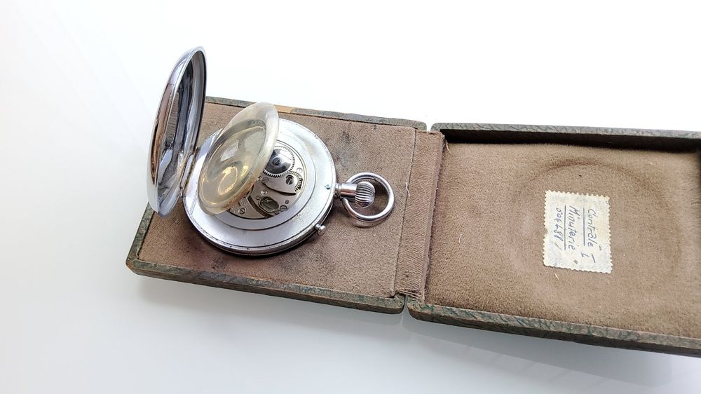 Couteaux de poche anciens de collection avec etui