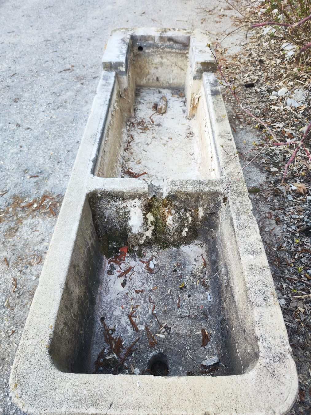 Teiche & Zierbrunnen: Antiker Beton Brunnen Trog – Gebraucht aus St.Stephan von jamidomi 1