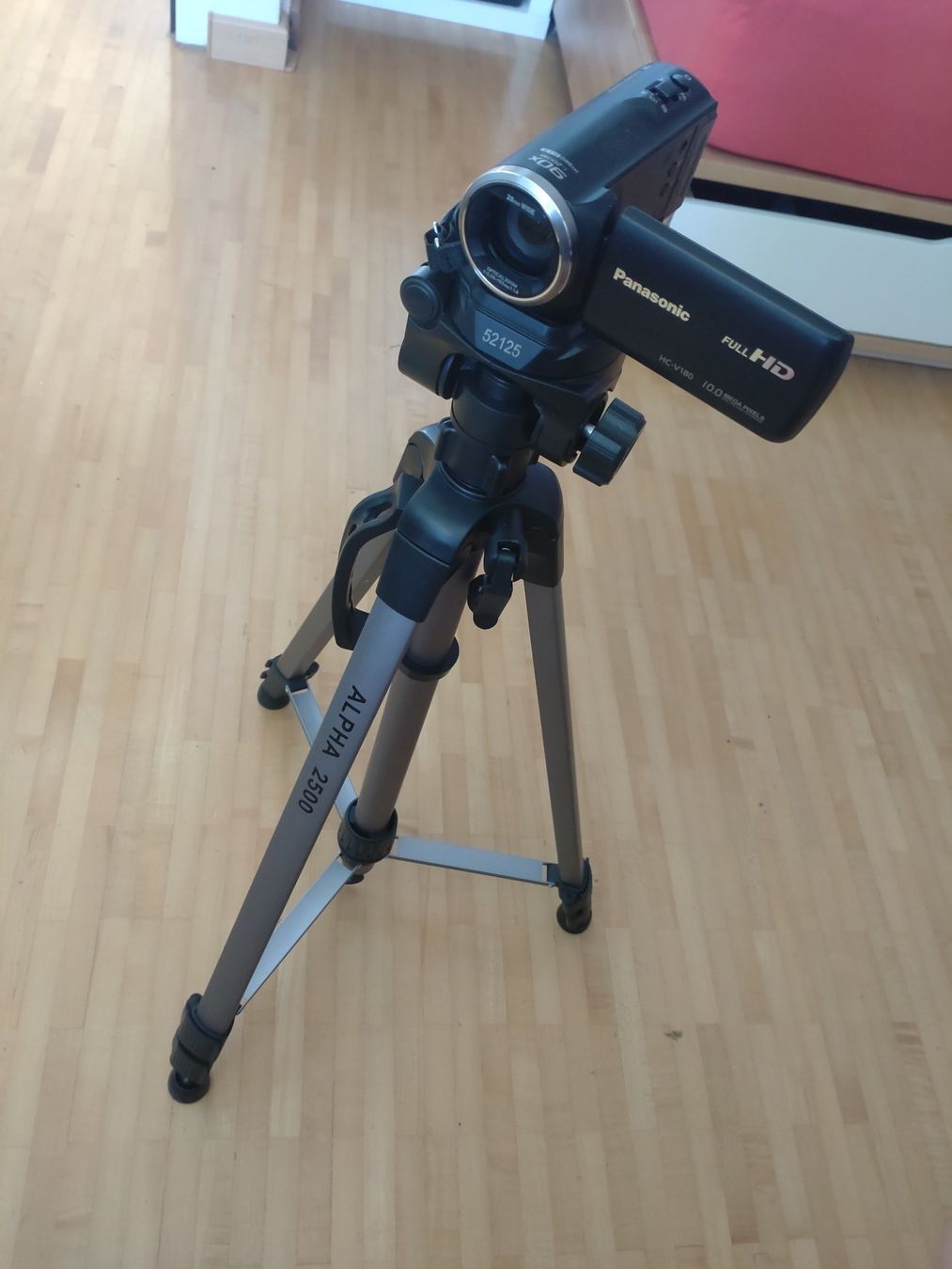 Panasonic Camcorder: Panasonic HC-V180 inkl. Stativ – Gebraucht aus Meggen von taloswow 3