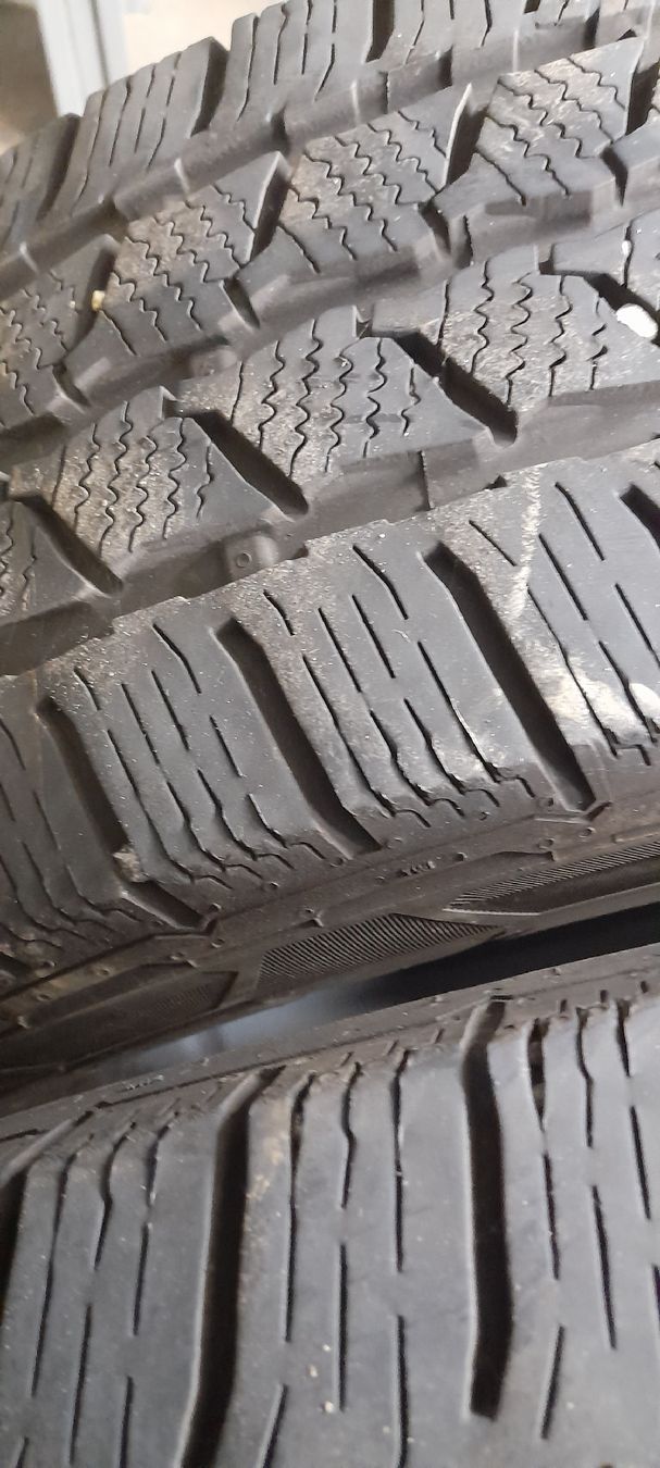 Tutti pezzi di ricambio auto: 2x Winterreifen – Usato da Cham venduto da vento9 2