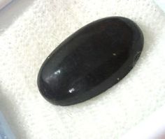 1x Opale noire ovale 10x8 mm - Valeur 110.- Fr