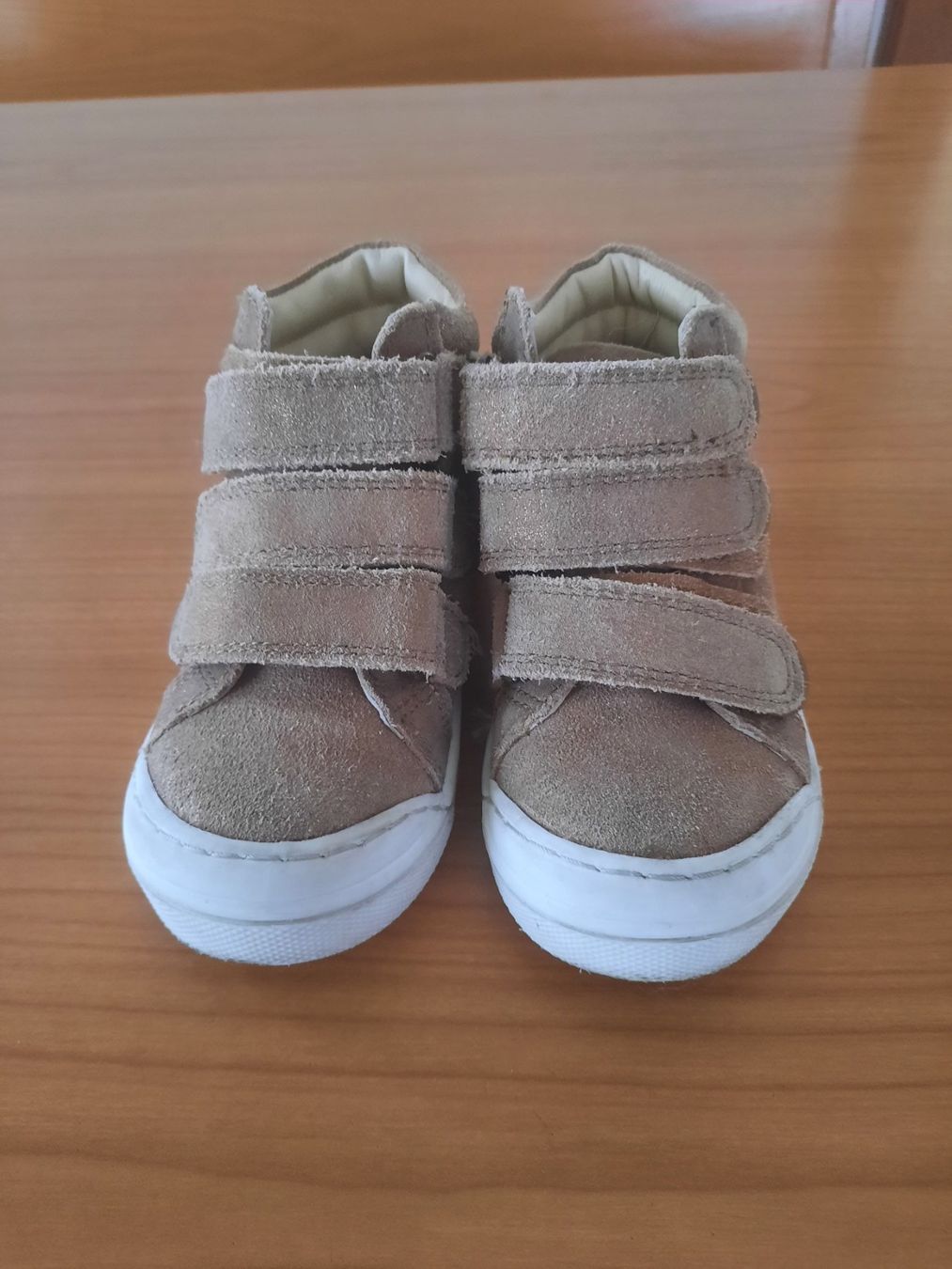 Scarpe per ragazze: Sneaker, Mädchen, Grösse 24 – Usato da Ibach venduto da urs_sl5h