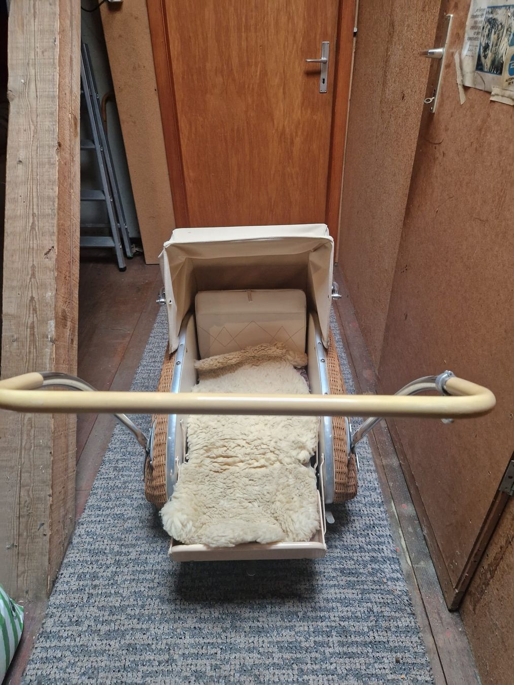 Carrozzine: antiker Kinderwagen – Usato da Utzenstorf venduto da mawy98