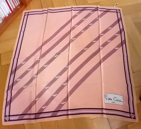 5 foulards en soie : Pierre Cardin, Giò Caroli, etc