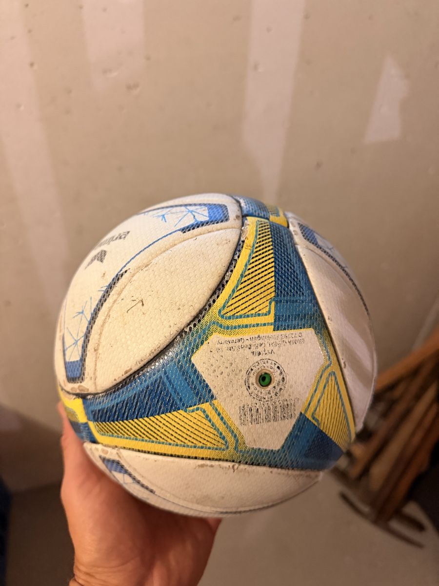 Palloni: Fußball Size 4 Halle  – Usato da Horgen venduto da baluu_10