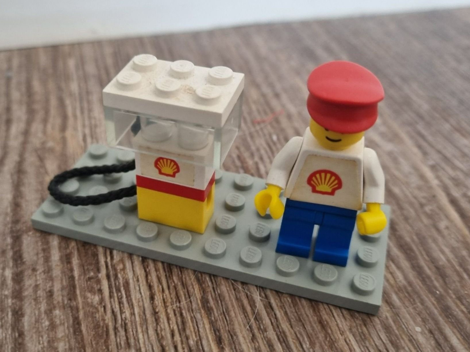 Lego Spielzeuge: Altes Lego-Set: Shell Gas Pump; N°601 – Gebraucht aus Sonceboz-Sombeval von  1