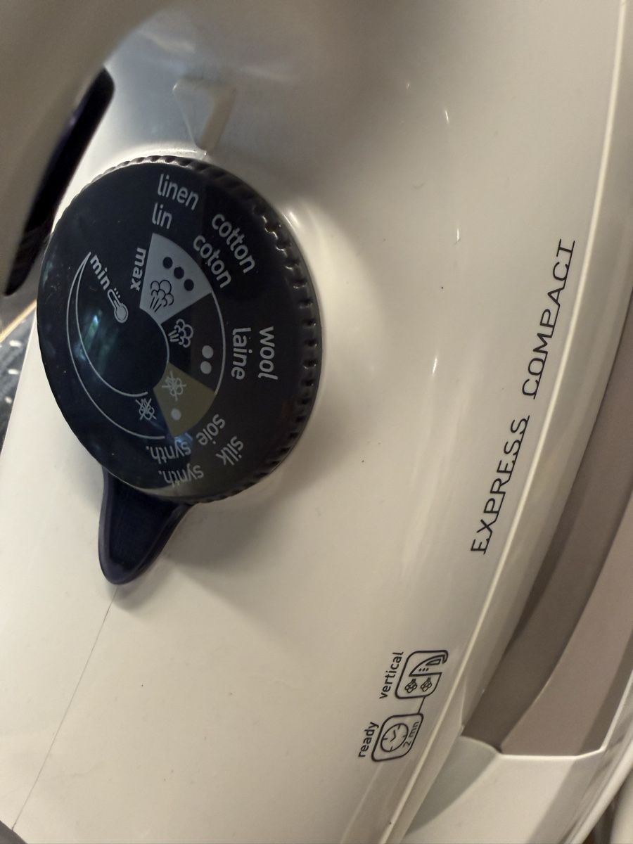 Tefal Bügeleisen: Centrale vapeur Tefal Express Compact GV7085  – Neu (gemäss Beschreibung) aus Lausanne von Doudoutze 5