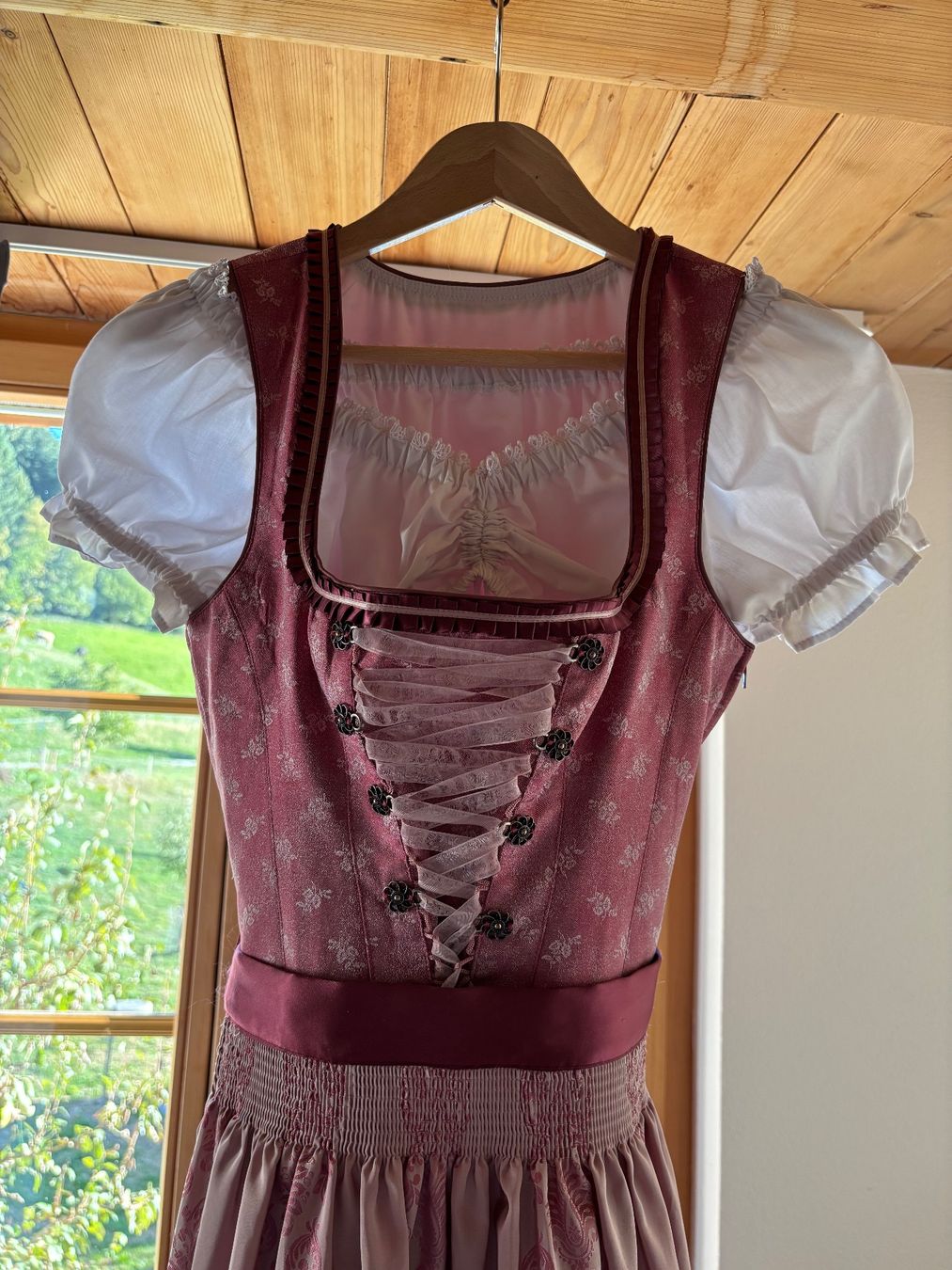 Vestiti: Dirndl Landhaus Kollektion – Usato da Utzigen venduto da lar_gdt6