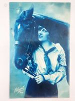 Fotopostkarte Frau mit Pferd Handkoloriert - um 1920 Antik