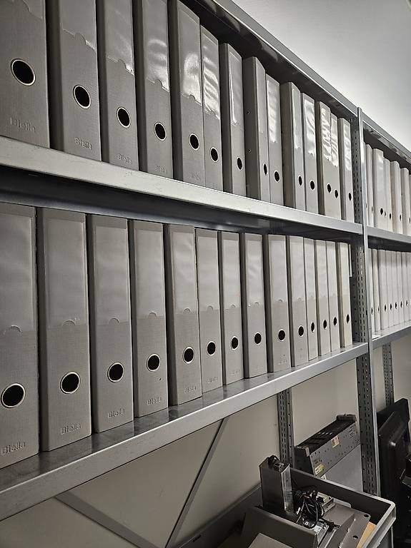 Raccoglitori: 80 graue Bundesordner 7cm – Usato da Einsiedeln venduto da Schatz2 2