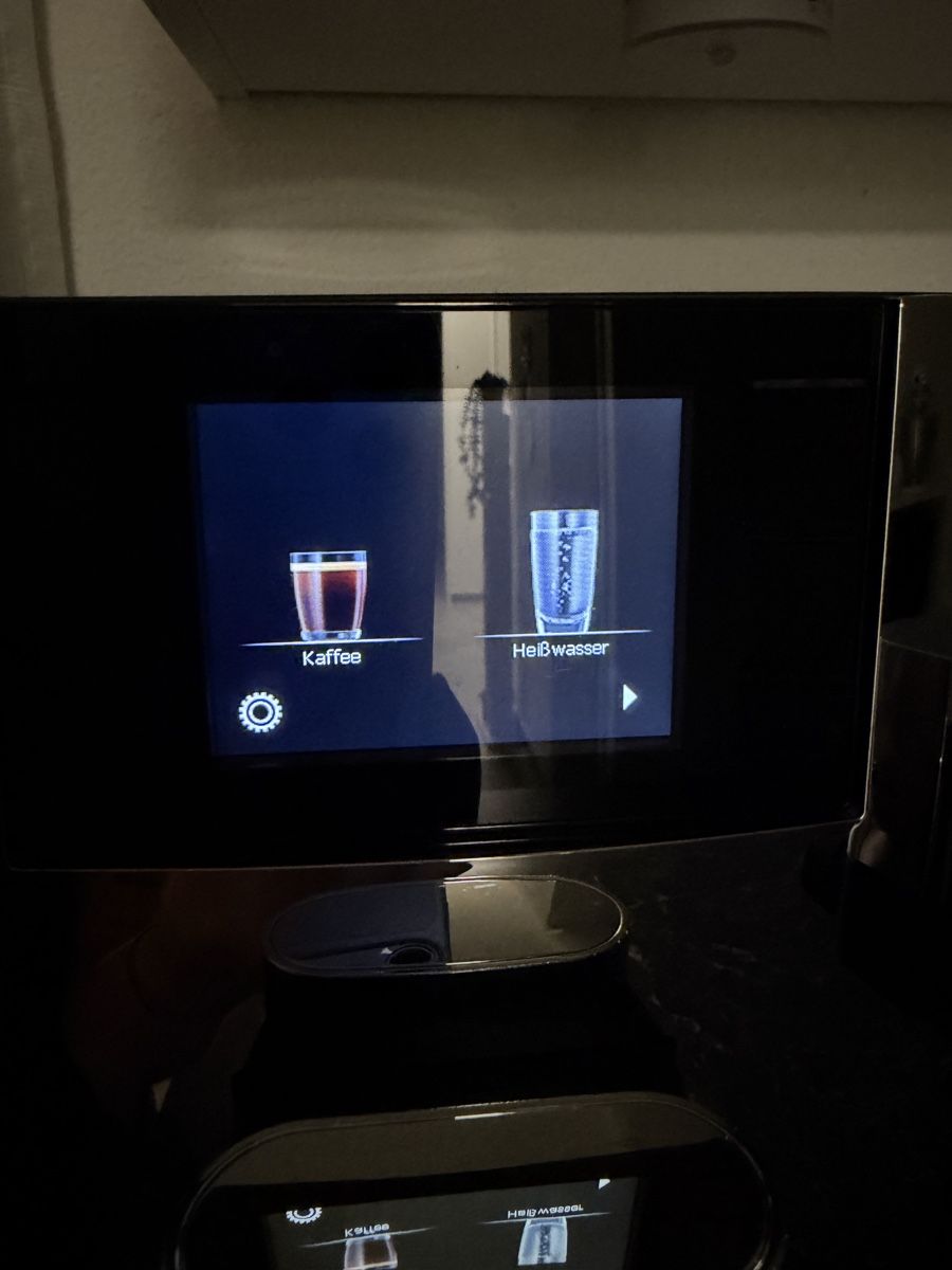 Jura Kaffeemaschinen & Espressomaschinen: Jura E8 Kaffeevollautomat Chrome – Gebraucht aus Zuchwil von ninschge 3
