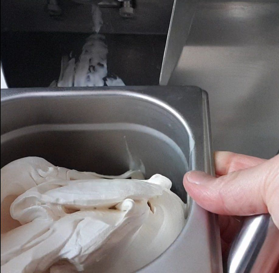 Elettrodomestici da cucina: Profi Glacemaschine/ Pasteurisierer in einem. Batch Freezer – Usato da Gossau ZH venduto da cephea 9