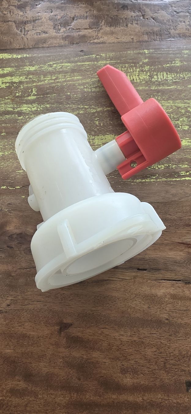 Laufwerke & Adapter: Klappenhahn für Wassertank  – Neu (gemäss Beschreibung) aus Horn von Exciter6