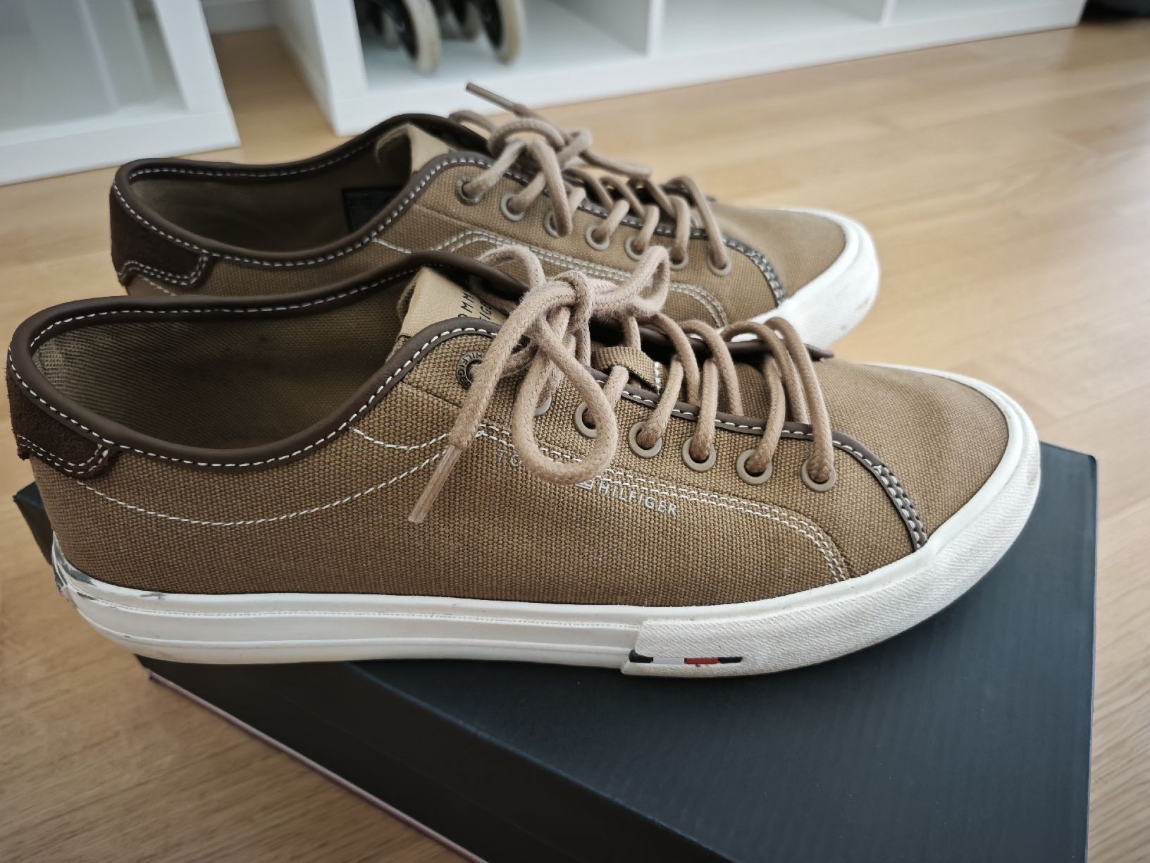 Tommy Hilfiger Herrenschuhe: Tommy Hilfiger Sneaker 43 – Gebraucht aus Horw von Cs2006