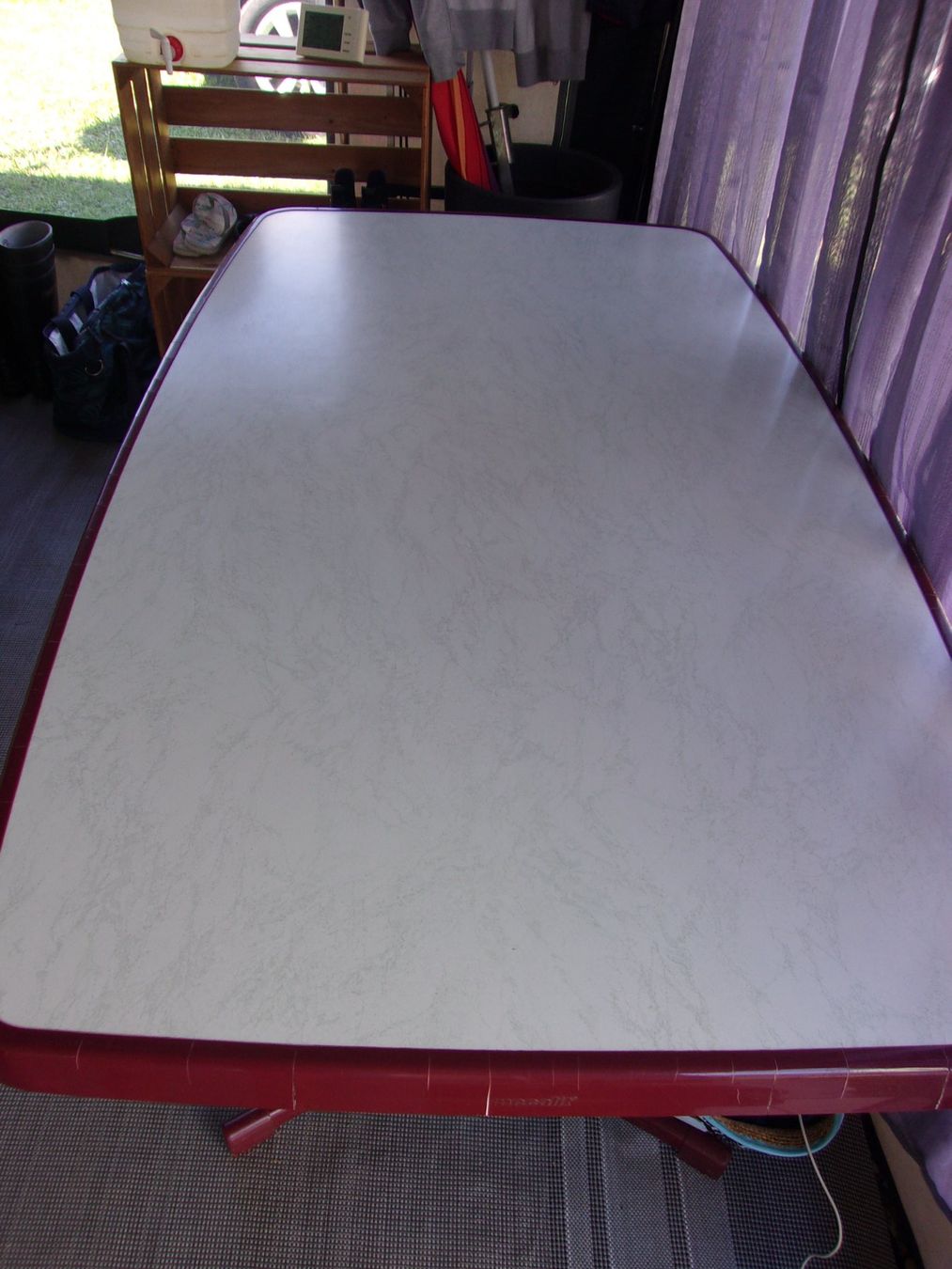 Tischgruppe: Table + 6 chaises. – Gebraucht aus Preverenges von Caravane 2
