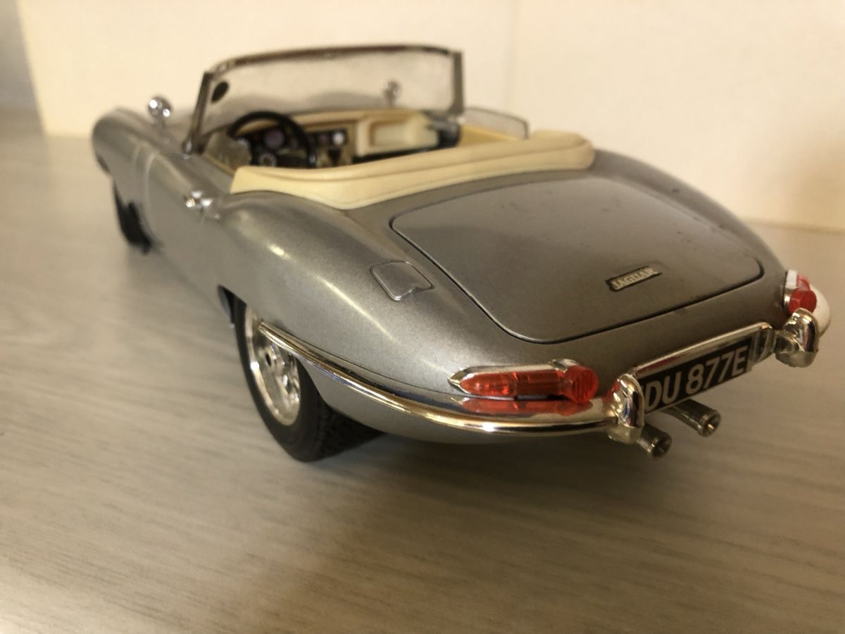 Bburago Modellini d'auto: Jaguar Typ E Cabriolet 1/18. Buraco – Usato da Belp venduto da Kbasic 5