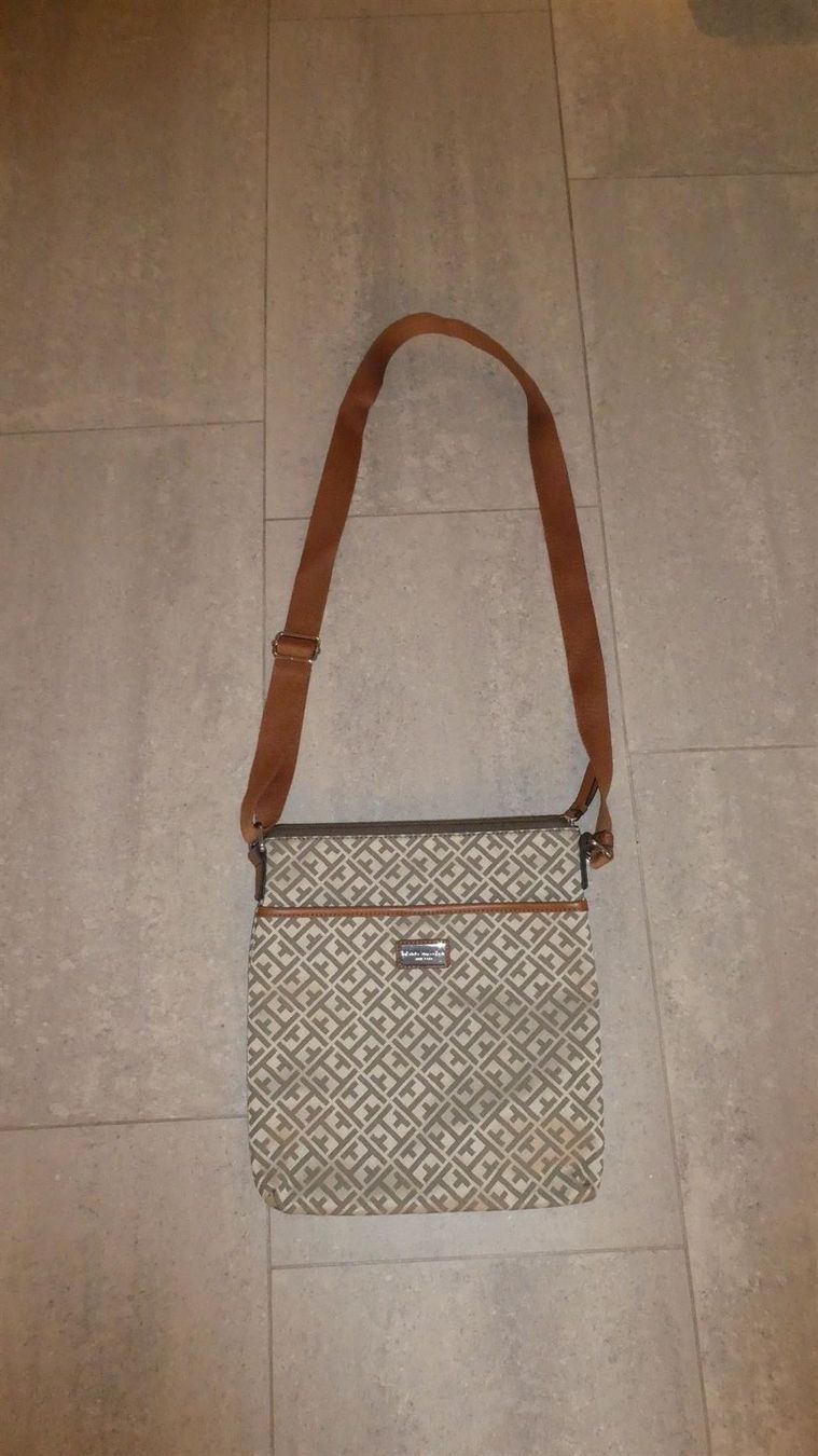 Taschen für Damen: Tommy Hilfiger, schöne Tasche – Neu (gemäss Beschreibung) aus Wiesendangen von Sinhuk
