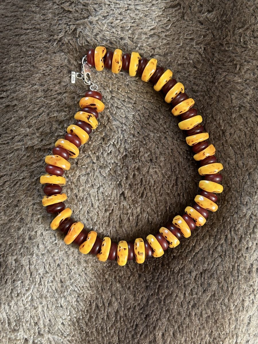 Catenine: Collier de grosses perles imitation ambre – Nuovo (secondo la descrizione) da Neuchâtel venduto da Yaya2020